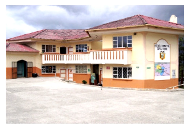 Fachada de la Escuela Municipal Capulí Loma